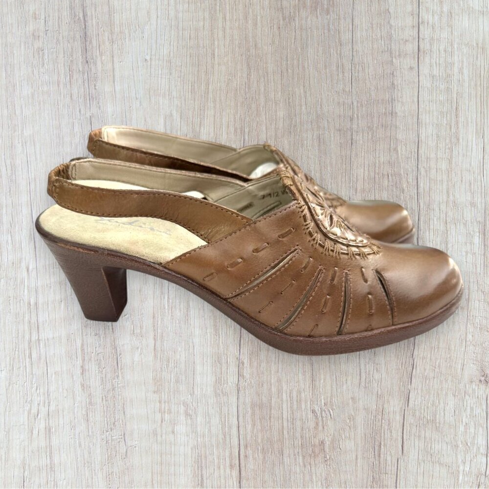 New SUDINI Tan Brown Leather Slingback Cut-Out Heels Comfort Pumps 7.5W Wide